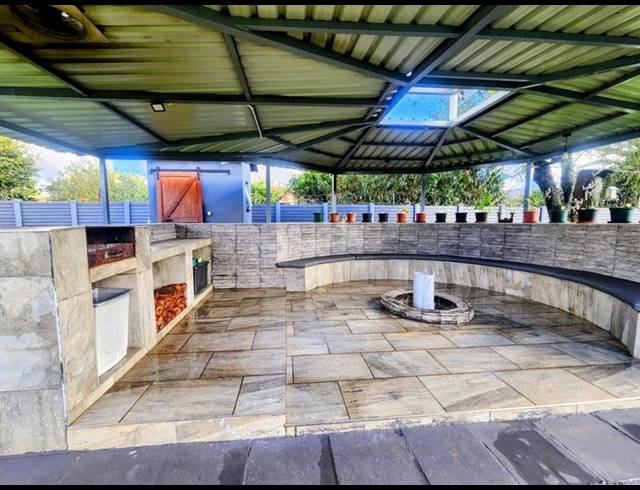 4 BEDROOM HOUSE FOR SALE IN HELIKON PARK
